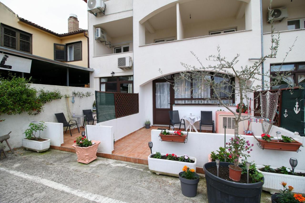 Apartment Svid โรวีน ภายนอก รูปภาพ