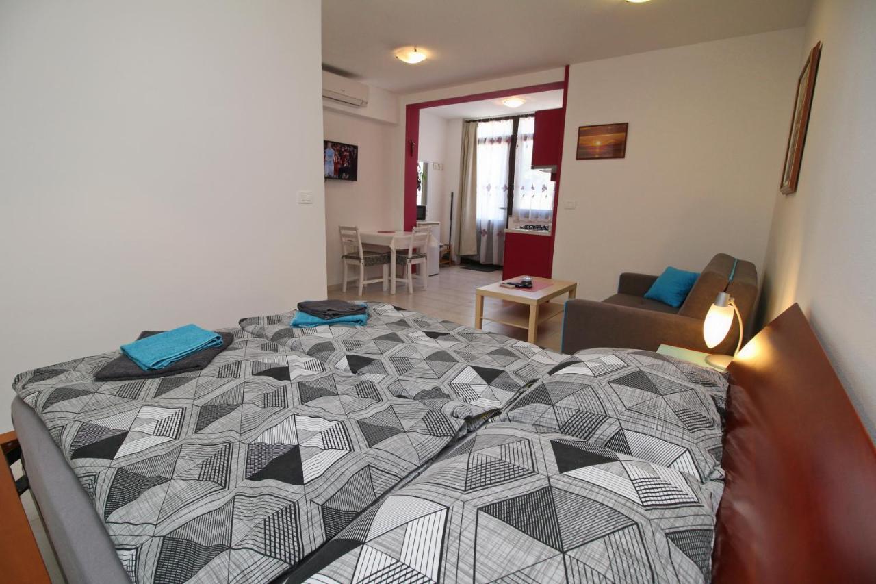Apartment Svid โรวีน ภายนอก รูปภาพ