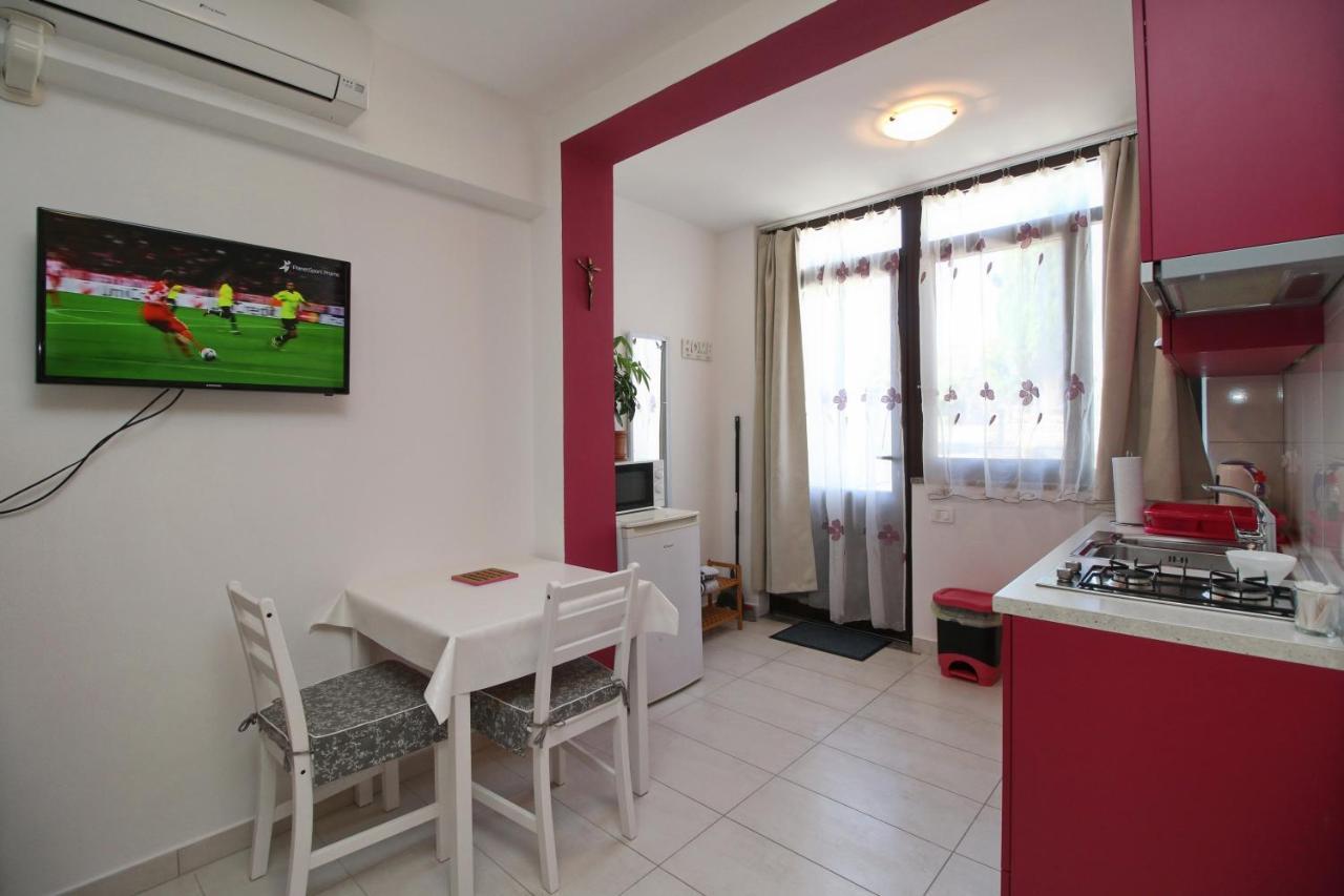 Apartment Svid โรวีน ภายนอก รูปภาพ