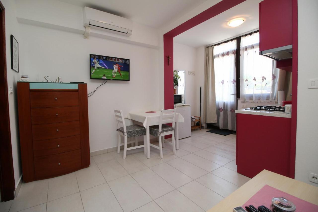 Apartment Svid โรวีน ภายนอก รูปภาพ