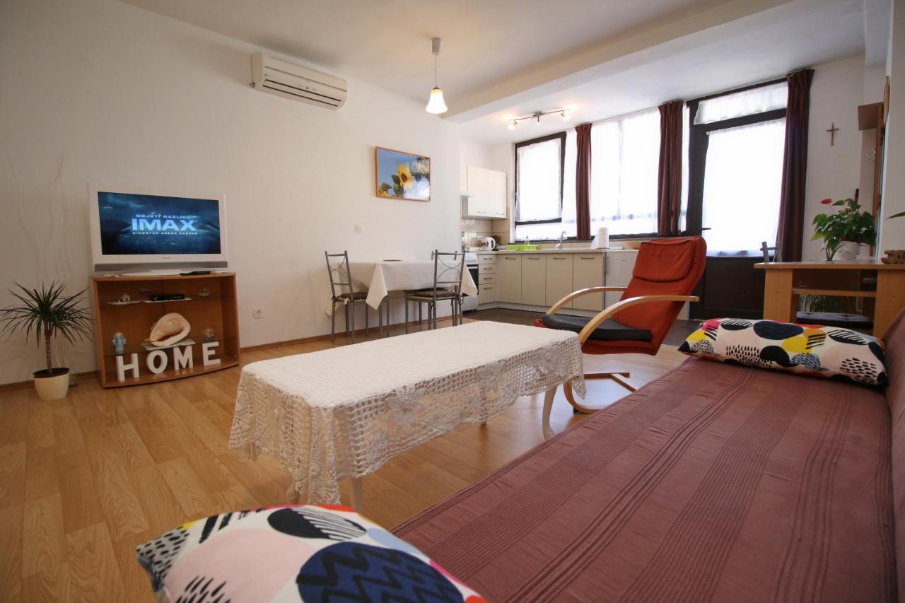 Apartment Svid โรวีน ภายนอก รูปภาพ