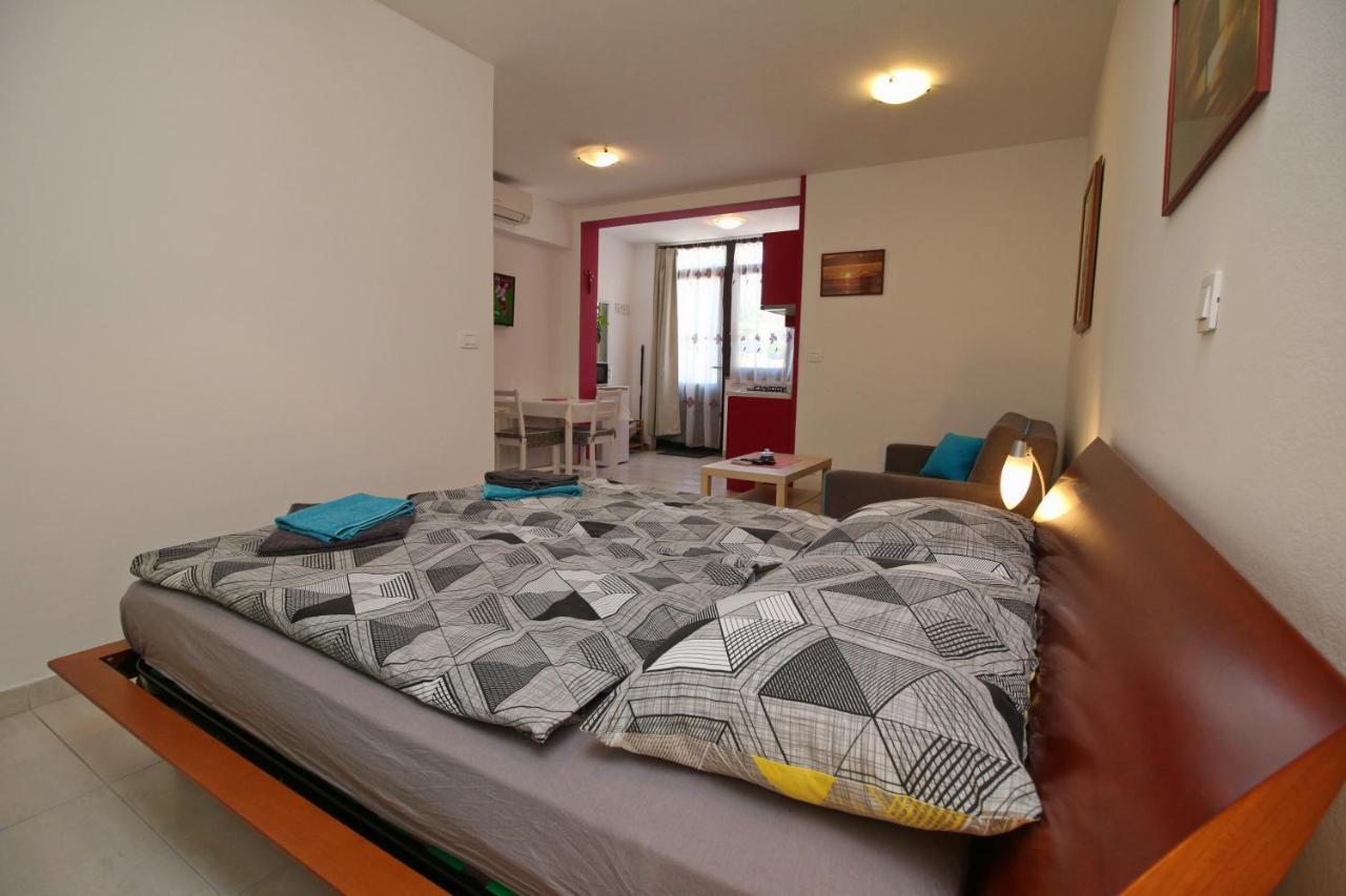 Apartment Svid โรวีน ภายนอก รูปภาพ
