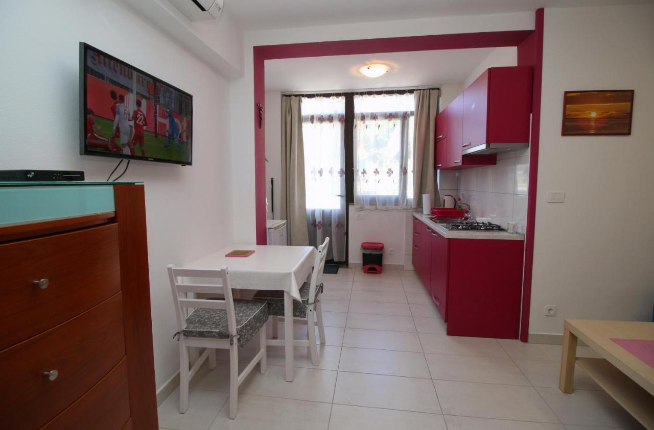 Apartment Svid โรวีน ภายนอก รูปภาพ