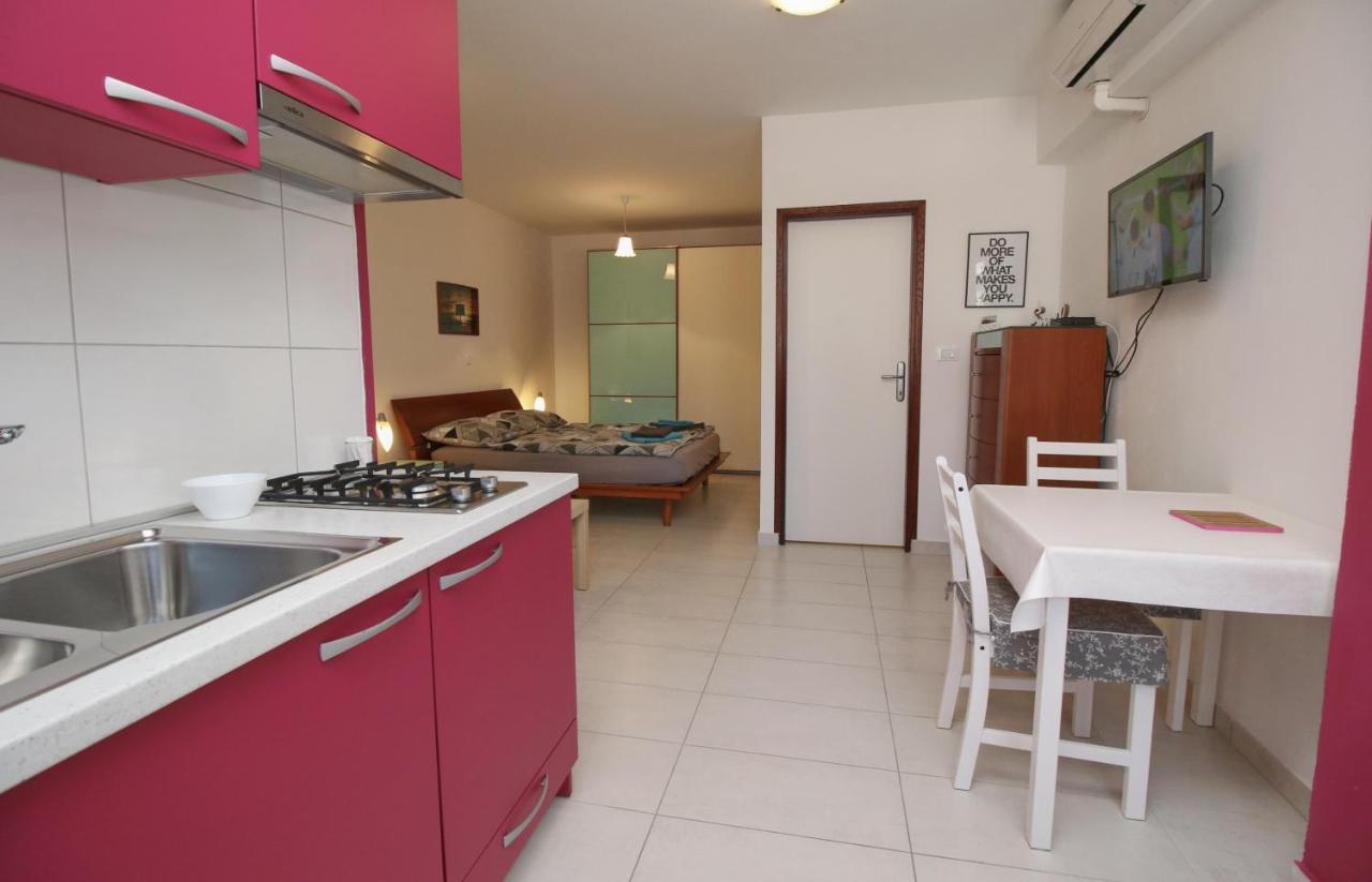 Apartment Svid โรวีน ภายนอก รูปภาพ